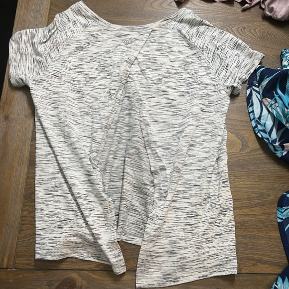 Lululemon Women Tie Back Shirt. Size 6 - Picture 2 of 2